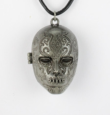 wpid-59656_Mask_Necklace_S_01.jpg