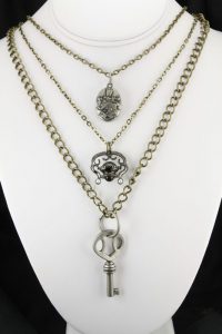 23361_Alice_Necklace_01