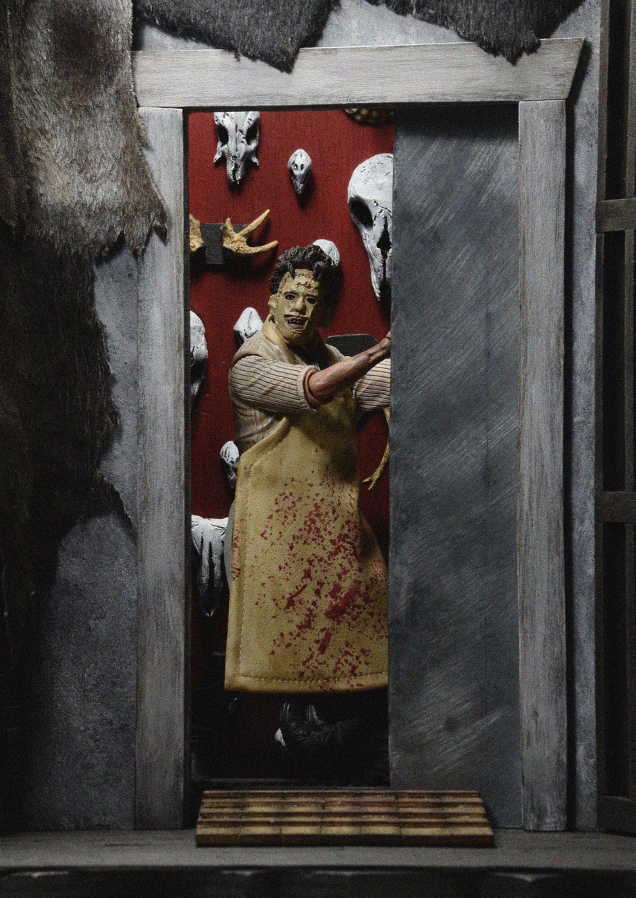 Closer Look Texas Chainsaw Massacre Ultimate Leatherface Action Figure