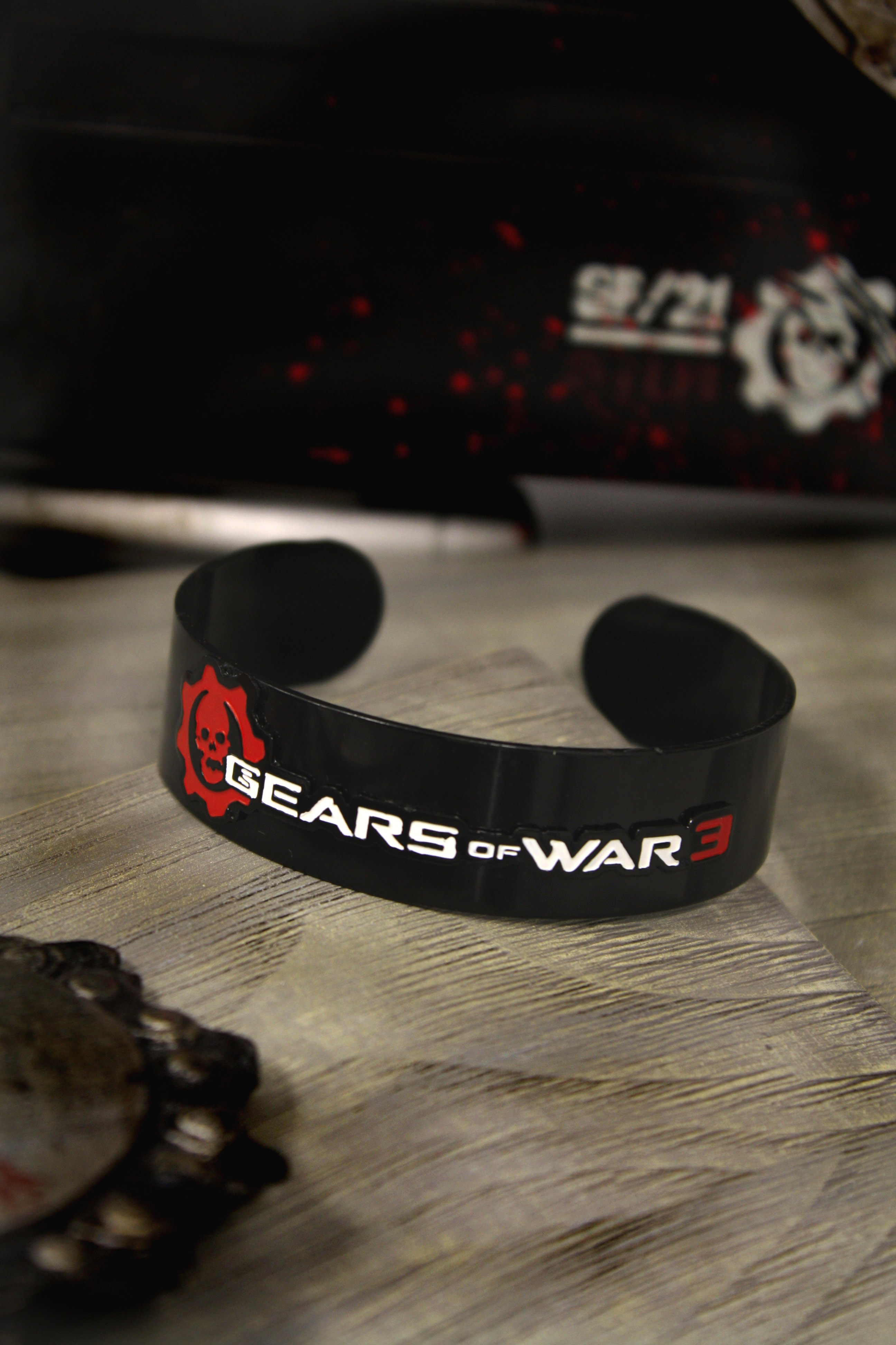 NECAOnline.com | Gears of War 3 - Metal Cuff Bracelet - Logo ***DISCONTINUED***