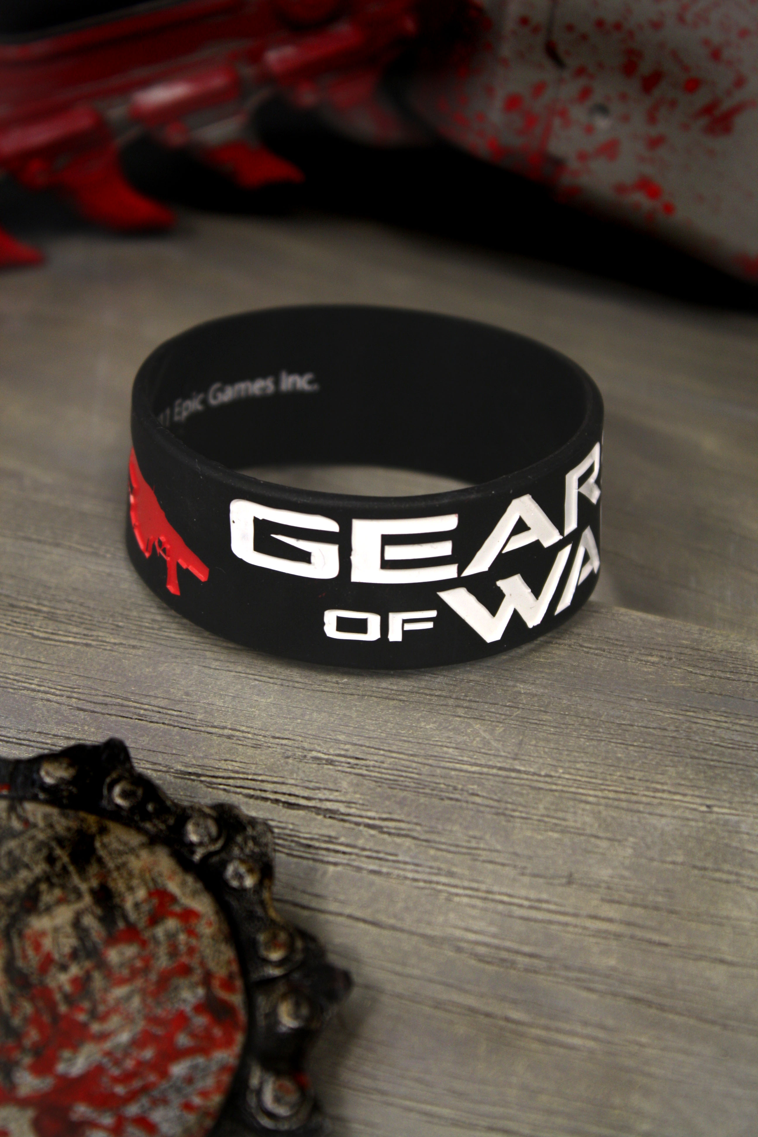 NECAOnline.com | Gears of War 3 – Rubber Bracelet – Logo and Lancer ***DISCONTINUED***