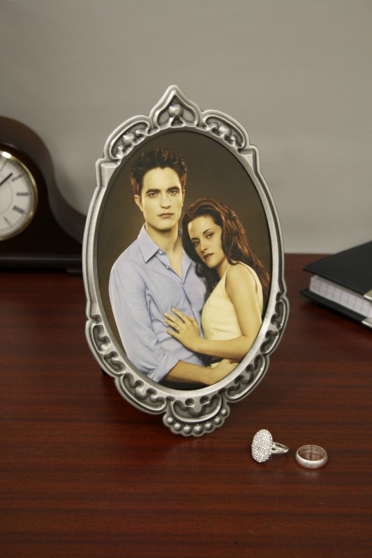 NECAOnline.com | Twilight: Breaking Dawn – Picture Frame – Crest Border ***DISCONTINUED***