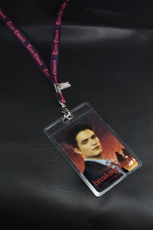 NECAOnline.com | Twilight: Breaking Dawn – Team Edward Lanyard with Charm ***DISCONTINUED***