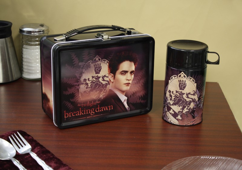 NECAOnline.com | Breaking Dawn - Lunchbox - "Edward & Crest" **DISCONTINUED**