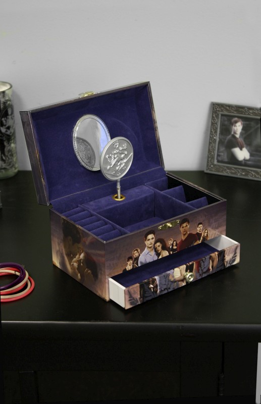 NECAOnline.com | Twilight: Breaking Dawn – Musical Jewelry Box ***DISCONTINUED***
