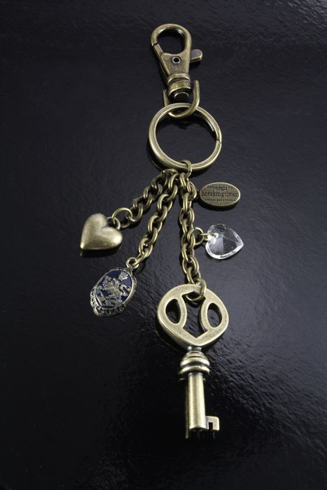 NECAOnline.com | Twilight Breaking Dawn Part 2 - Bag Clip - Cullen Crest and Key ***DISCONTINUED***