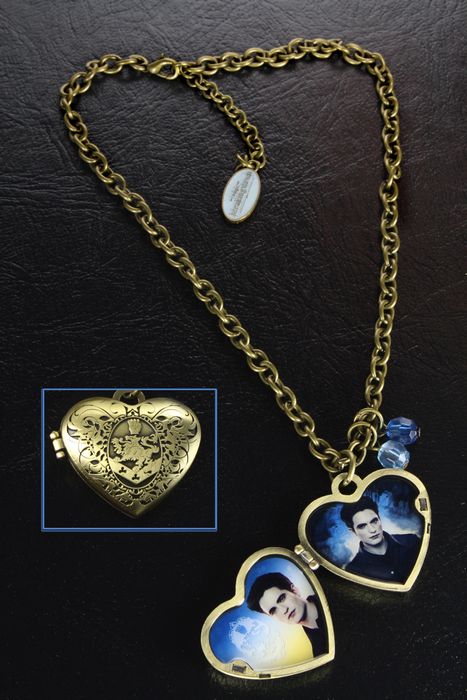 NECAOnline.com | Twilight Breaking Dawn Part 2 - Engraved Locket Necklace - Edward ***DISCONTINUED***