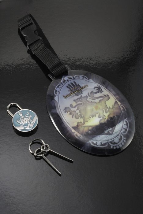 NECAOnline.com | Twilight Breaking Dawn Part 2 Luggage Tag and Luggage Lock Set - Cullen Crest ***DISCONTINUED***