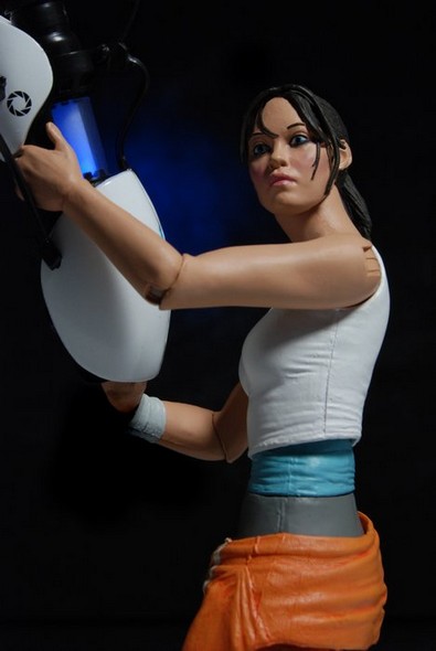 chell-action-figure-web4