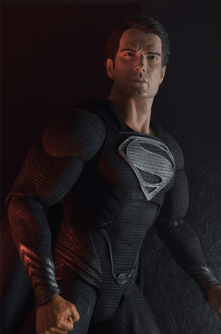 FIRST LOOK: Man of Steel – 1/4 Scale Figure – Black Suit Superman – 