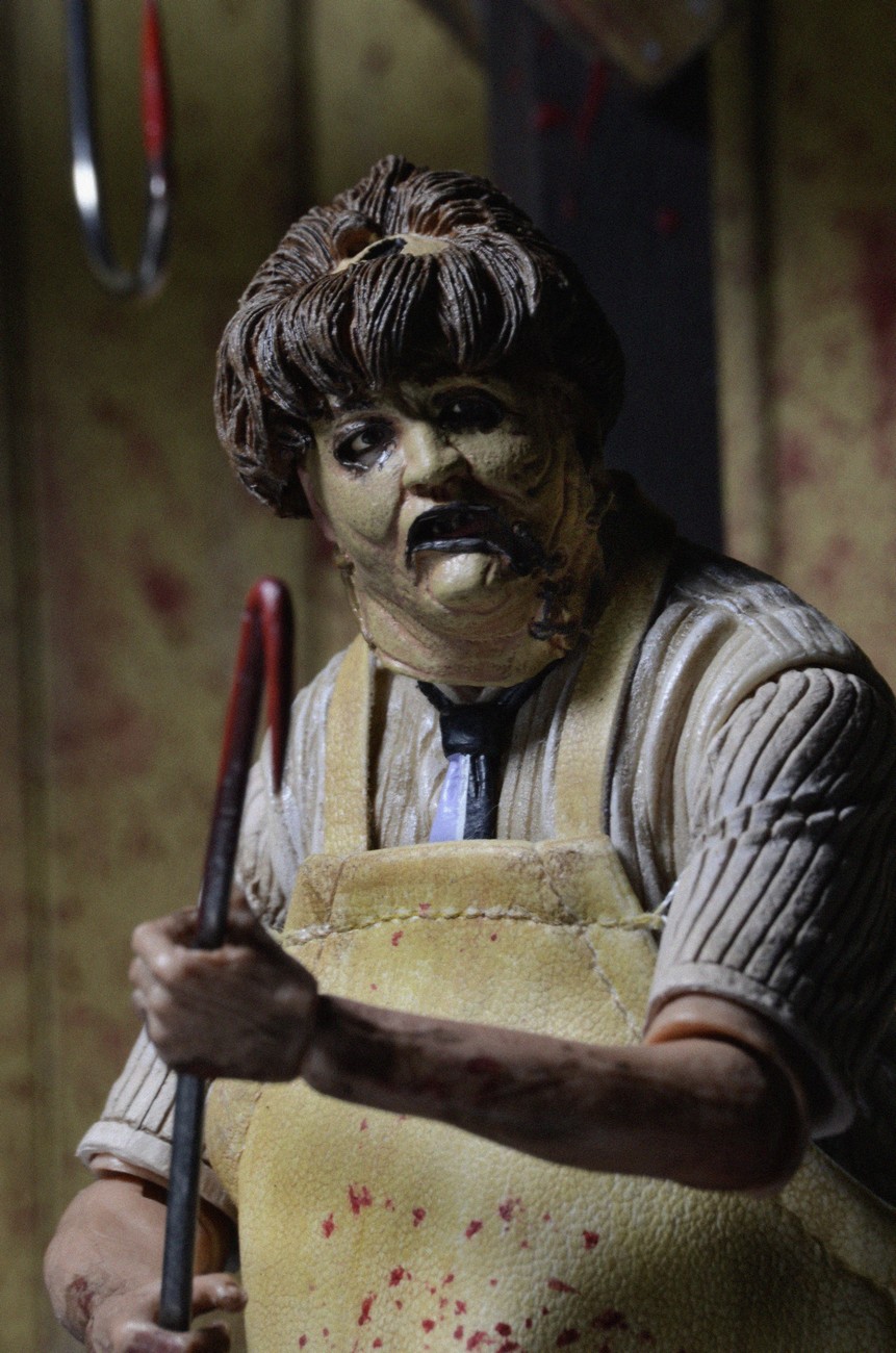 Closer Look Texas Chainsaw Massacre Ultimate Leatherface