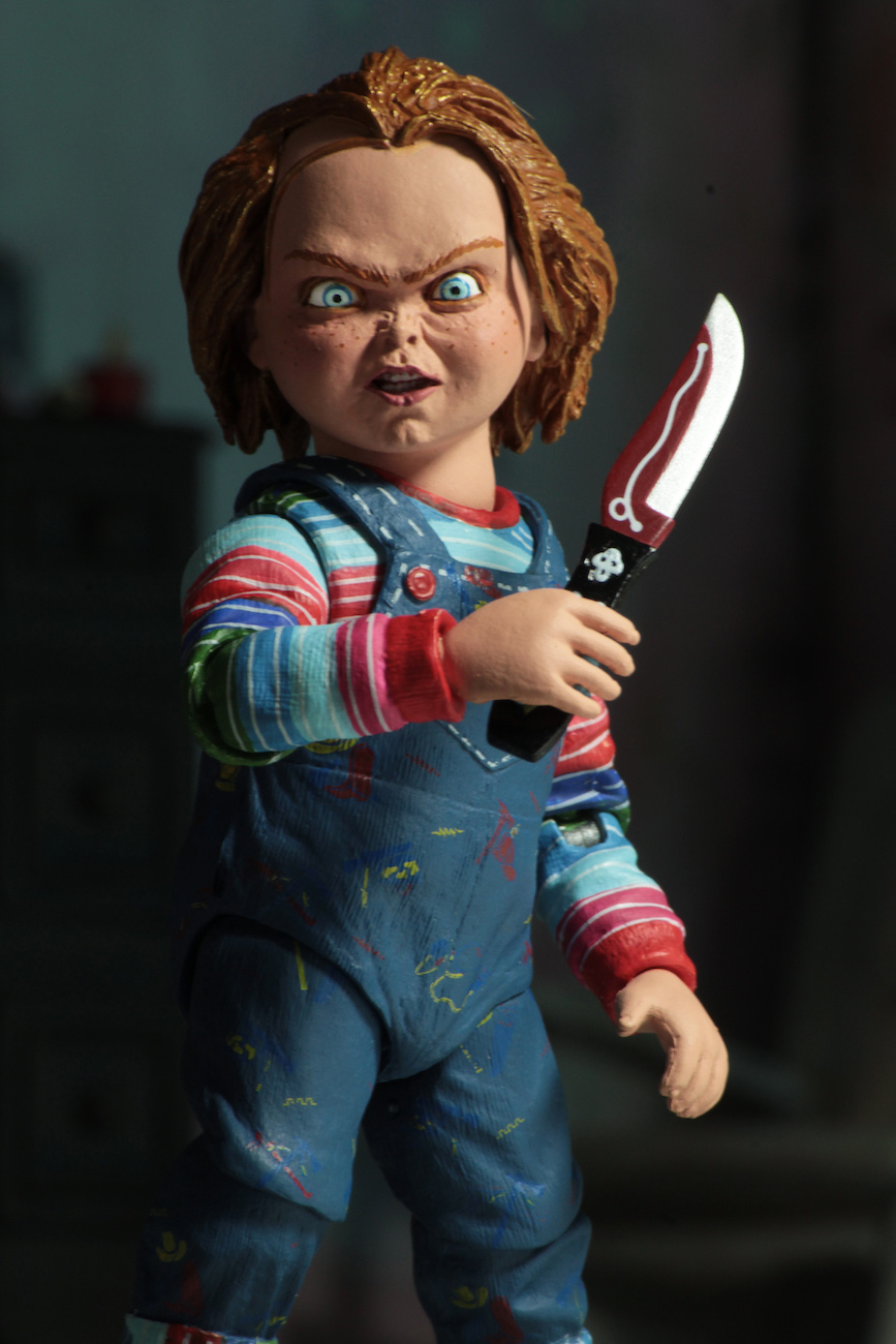 chucky the killer doll with knife