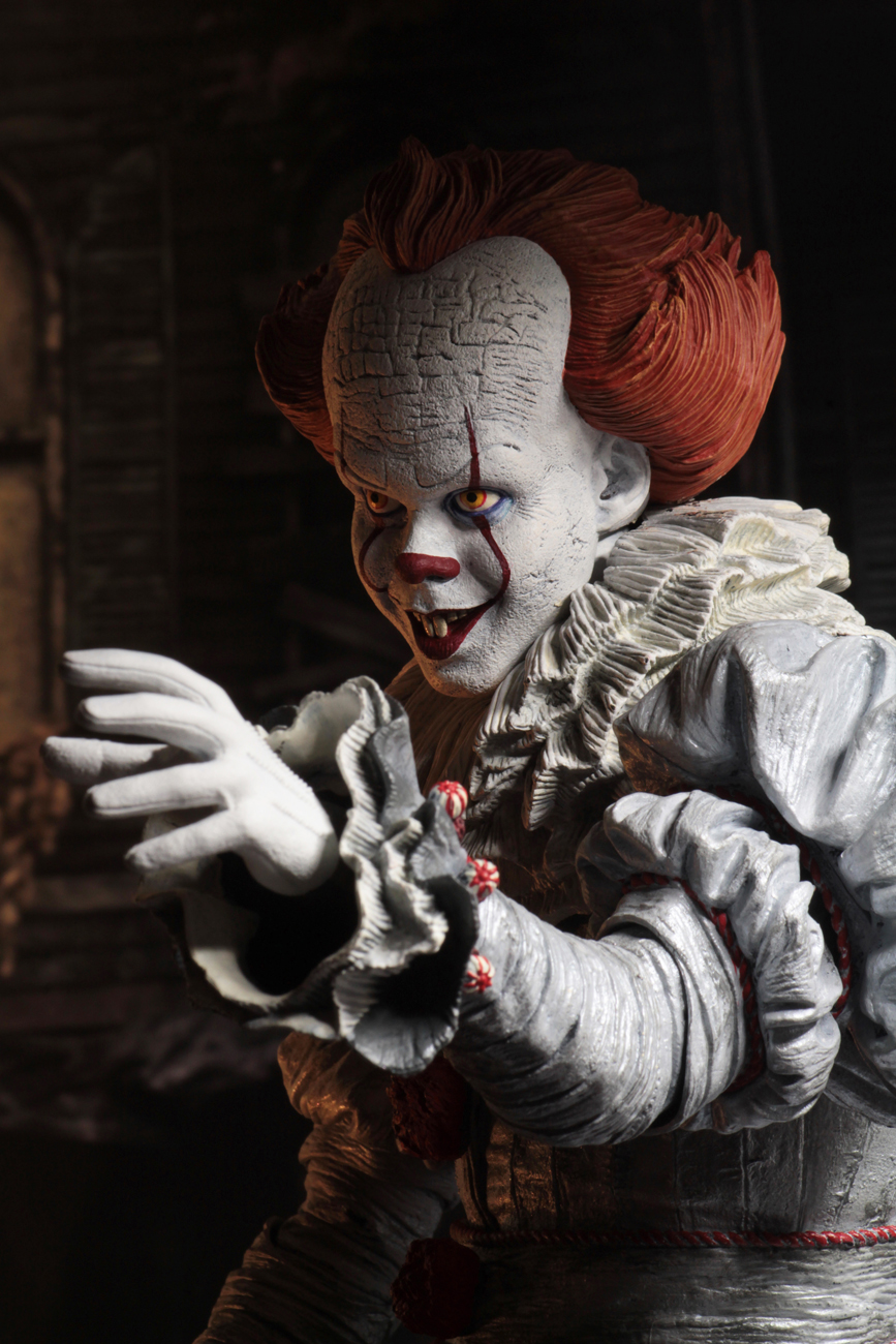 Toy Fair 2019 – Day 1 Reveals: 1/4 Scale Pennywise & Michael Myers Figures,  Plus More Halloween, Friday the 13th, and IT (1990)! –
