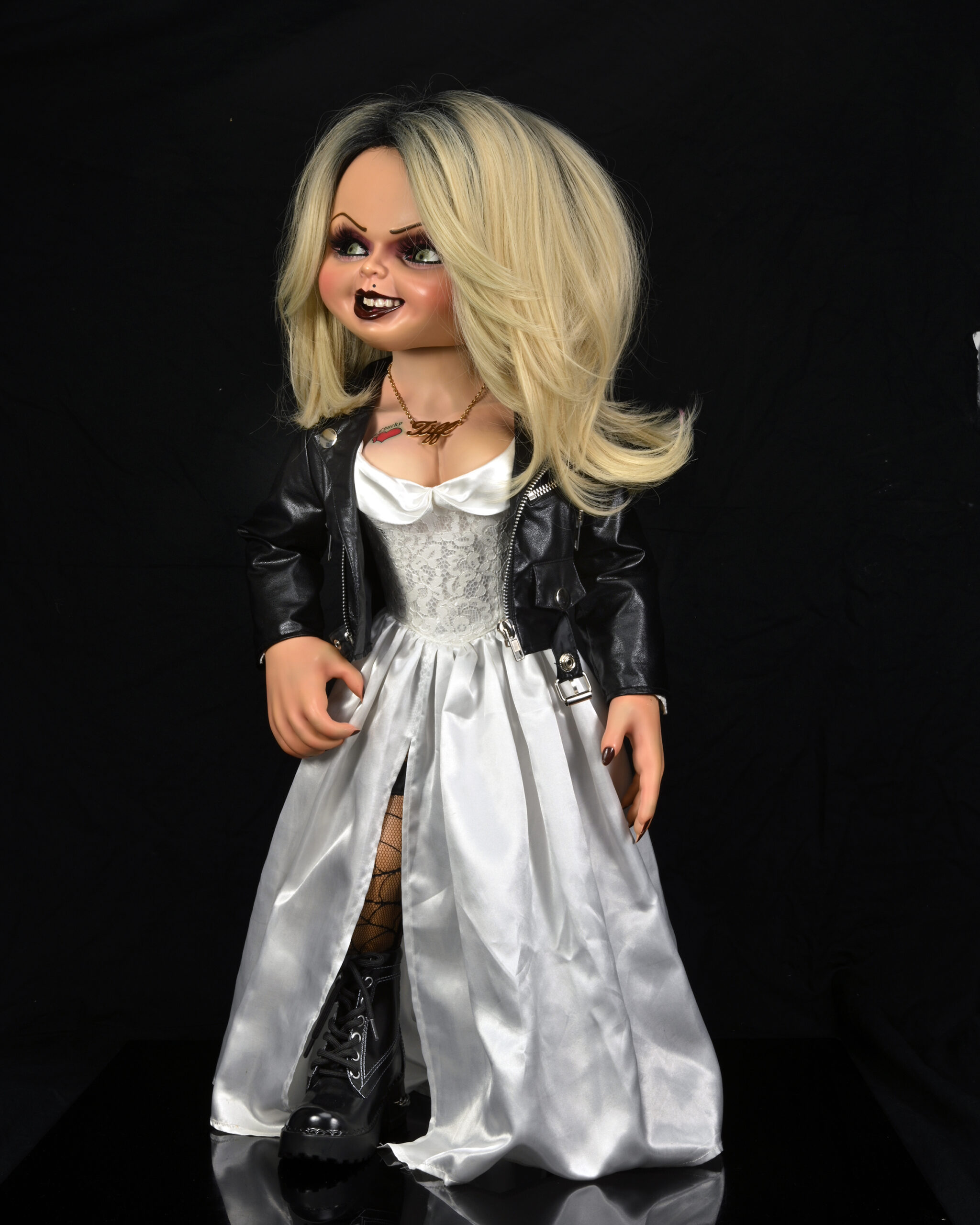 chucky tiffany  Child's Play Bride of Chucky Tiffany Talking Mega-Scale 15-Inch Doll by  Mezco