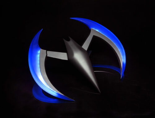 Batman Beyond – Prop Replica – Batarang (Blue with Lights)