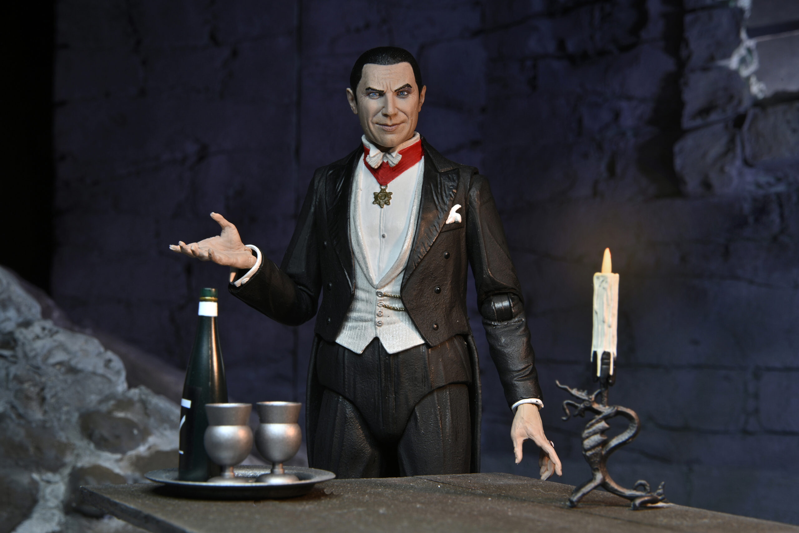NECAOnline.com | Universal Monsters - 7" Scale Action Figure - Ultimate Dracula (Transylvania)