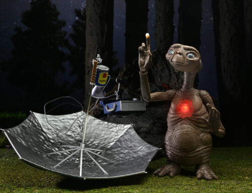 E.T. 40th Anniversary – 7″ Scale Action Figure – Deluxe Ultimate E.T. with LED Chest