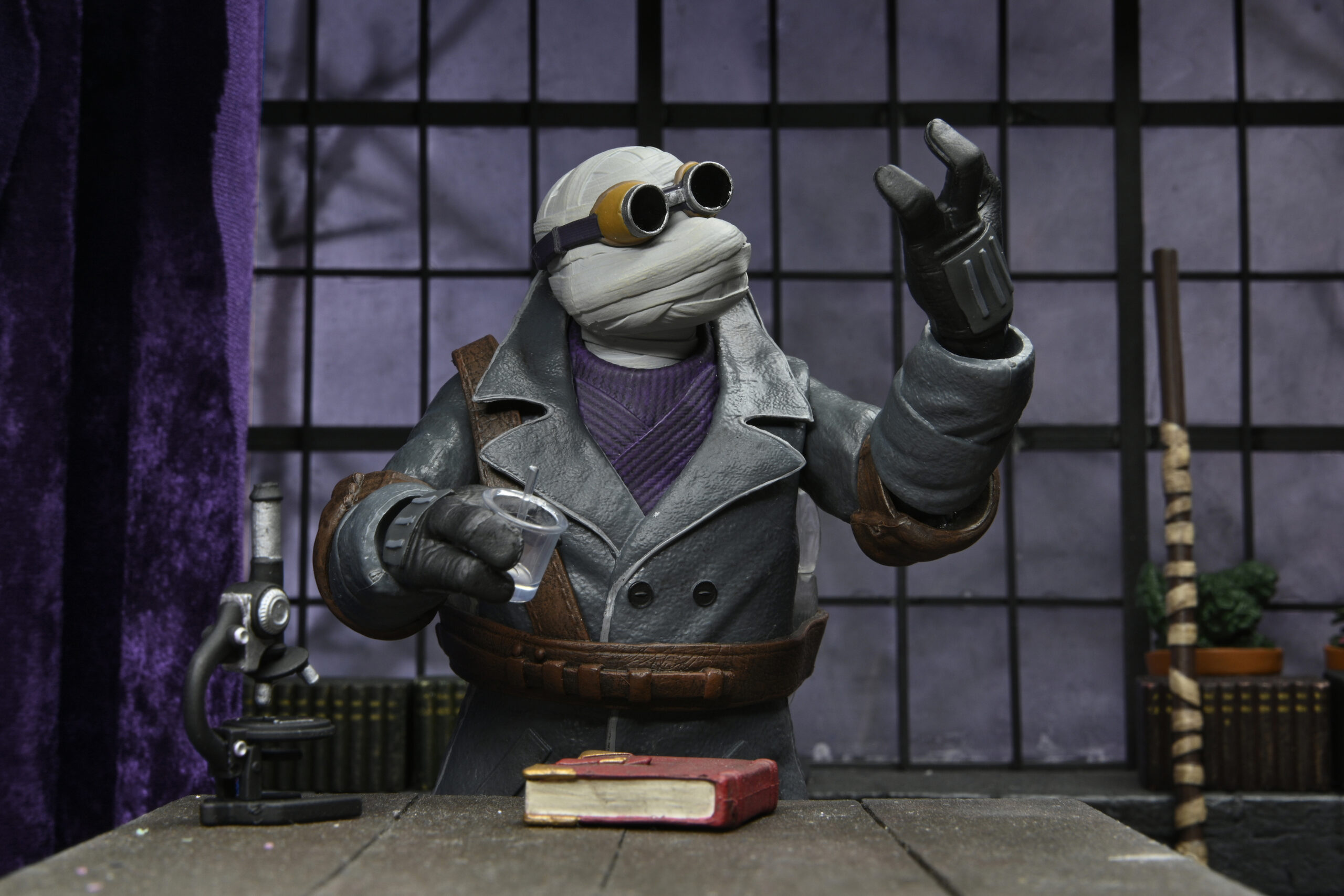 NECAOnline.com | Universal Monsters x Teenage Mutant Ninja Turtles - 7" Scale Action Figure - Ultimate Donatello as The Invisible Man