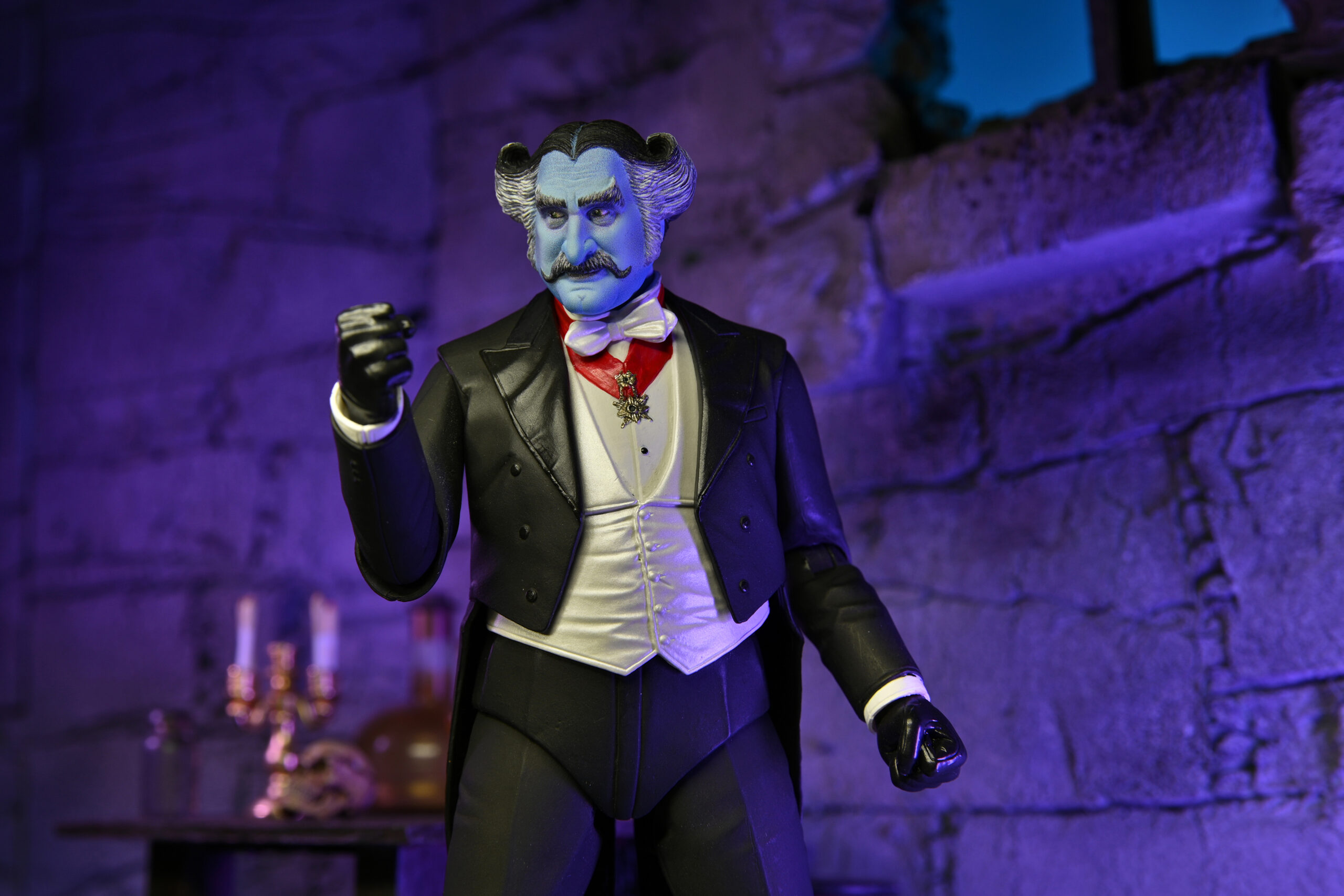 NECAOnline.com | The Munsters (2022) - 7" Scale Action Figure – Ultimate The Count