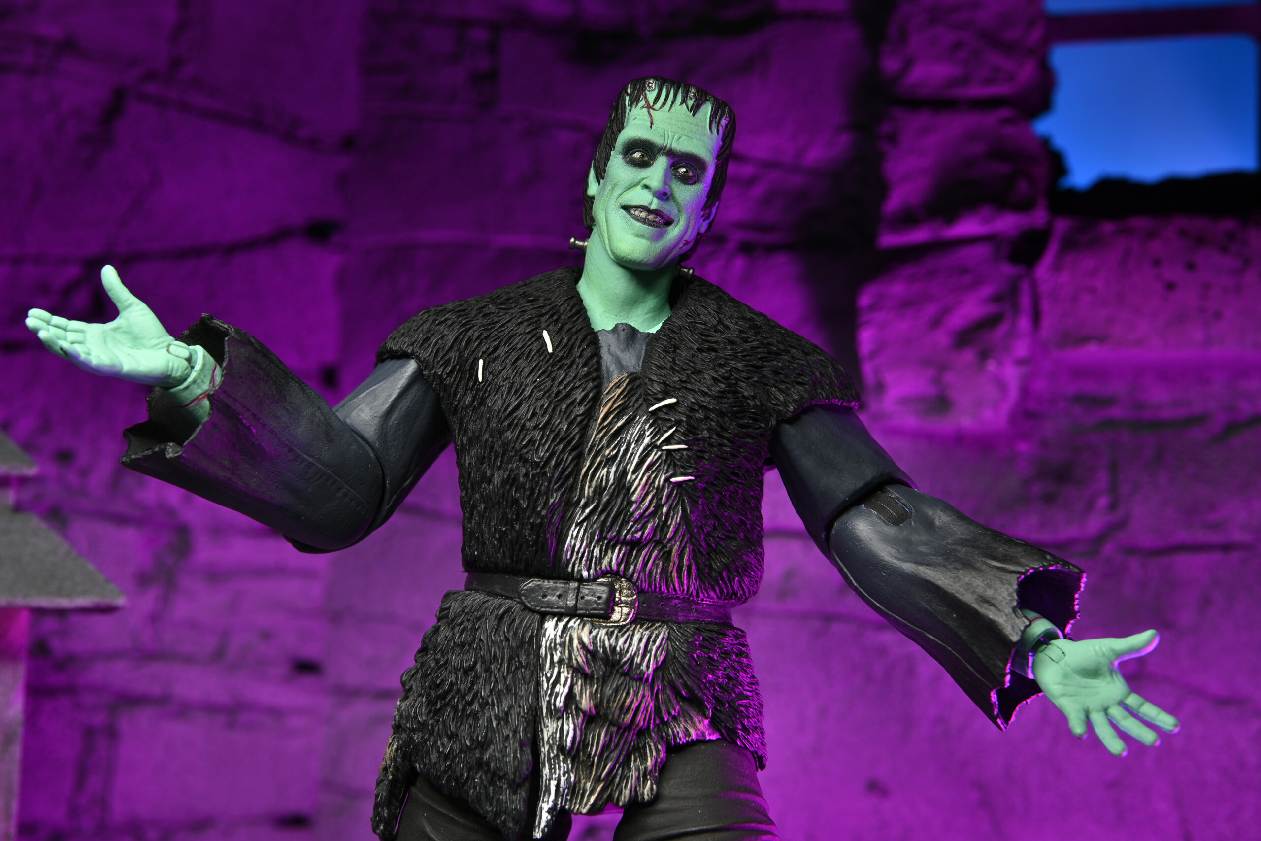 NECAOnline.com | The Munsters (2022) - 7" Scale Action Figure – Ultimate Herman